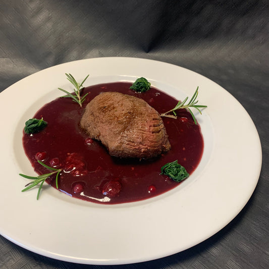 Pavé de Cerf Sauce aux Baies Rouges